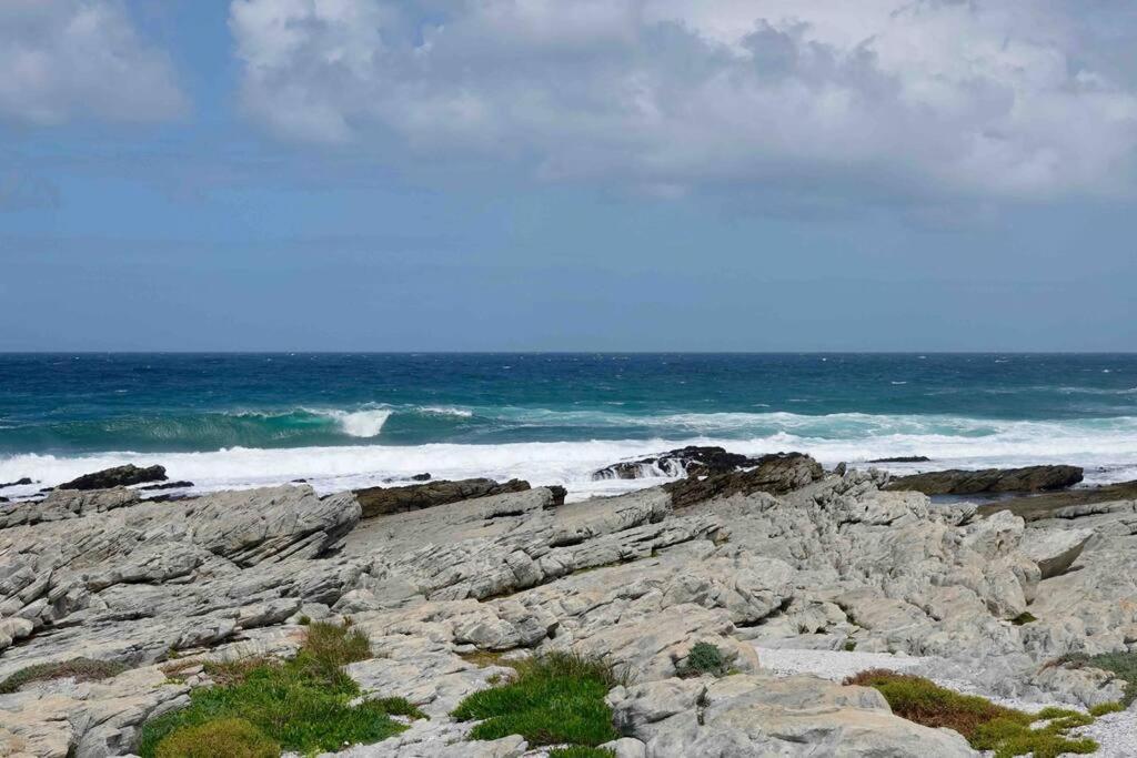 Villa Whales & Waves Hermanus Esterno foto