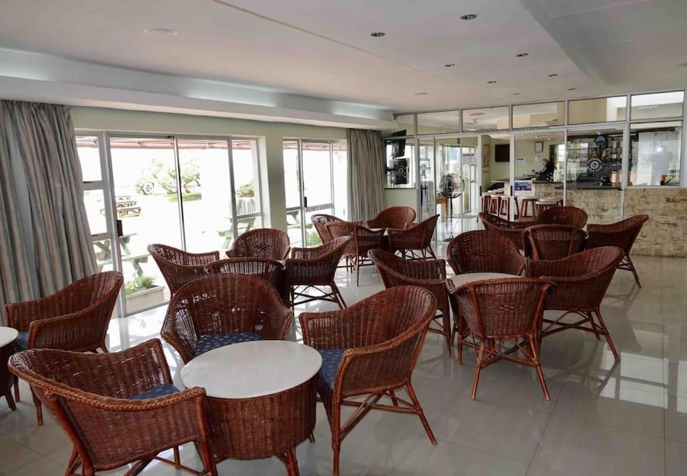 Villa Whales & Waves Hermanus Esterno foto