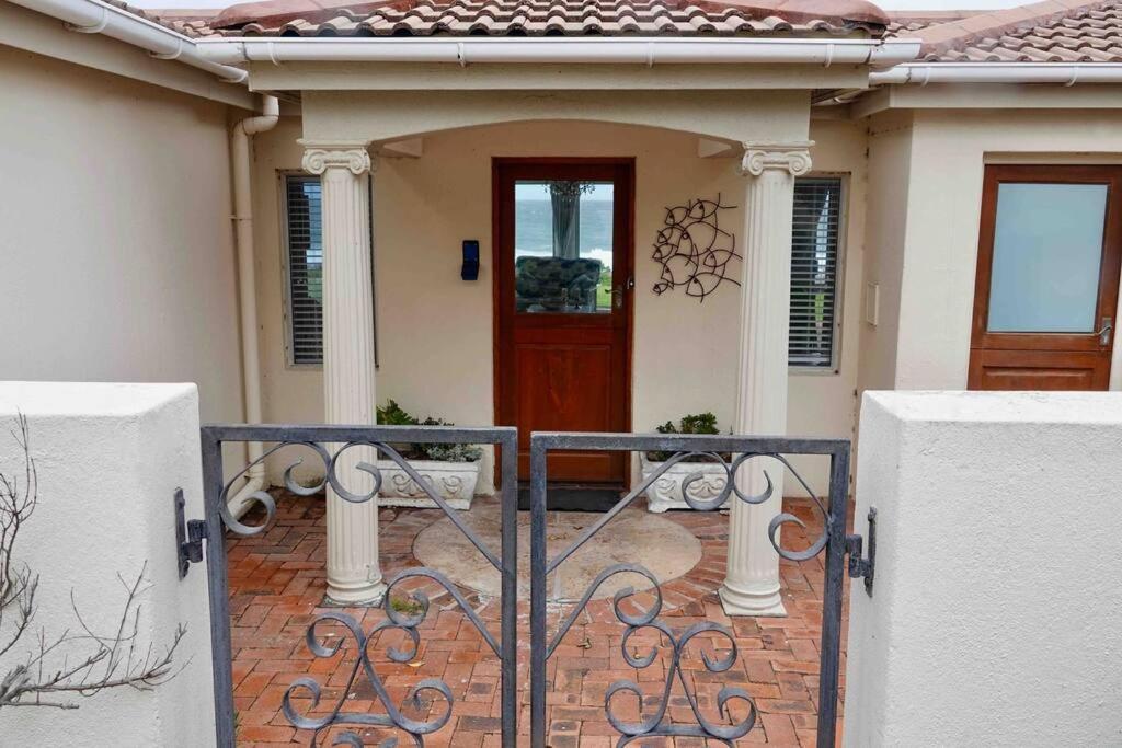 Villa Whales & Waves Hermanus Esterno foto