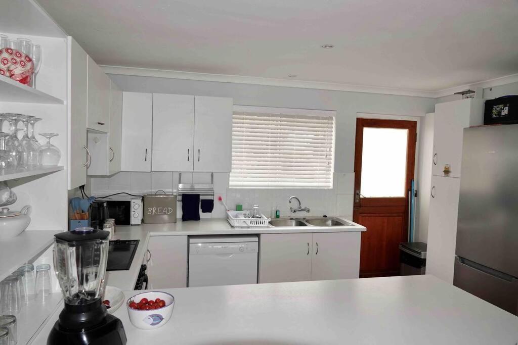 Villa Whales & Waves Hermanus Esterno foto