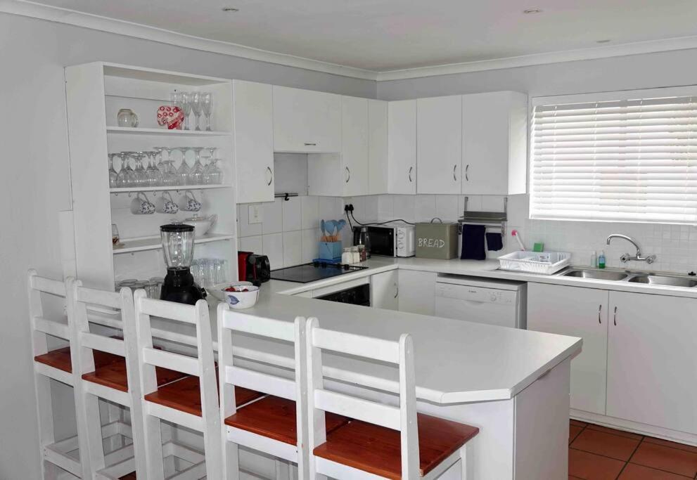 Villa Whales & Waves Hermanus Esterno foto