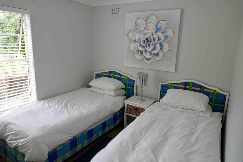 Villa Whales & Waves Hermanus Esterno foto