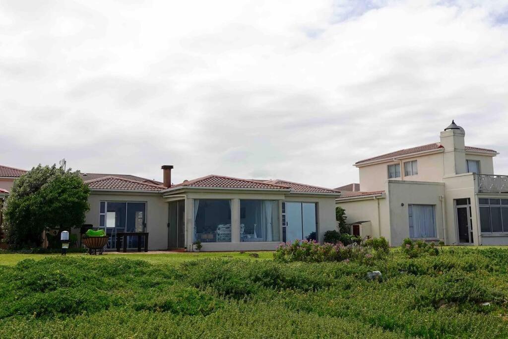 Villa Whales & Waves Hermanus Esterno foto