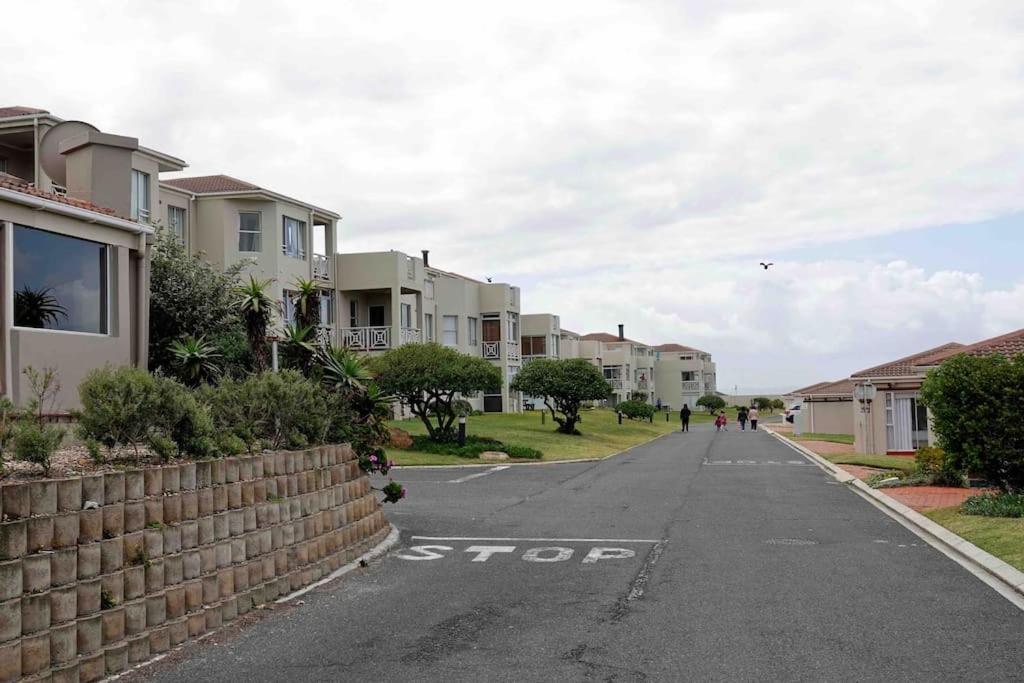 Villa Whales & Waves Hermanus Esterno foto