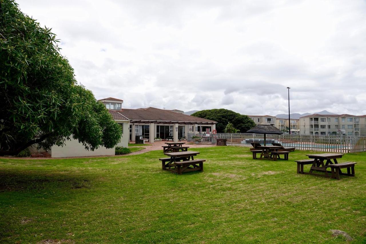 Villa Whales & Waves Hermanus Esterno foto
