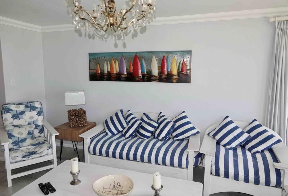 Villa Whales & Waves Hermanus Esterno foto
