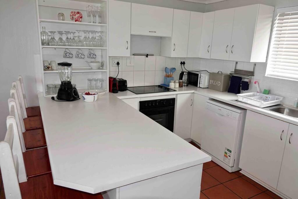 Villa Whales & Waves Hermanus Esterno foto