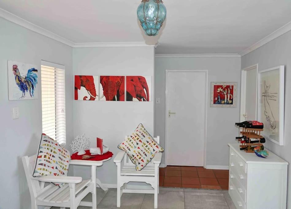 Villa Whales & Waves Hermanus Esterno foto